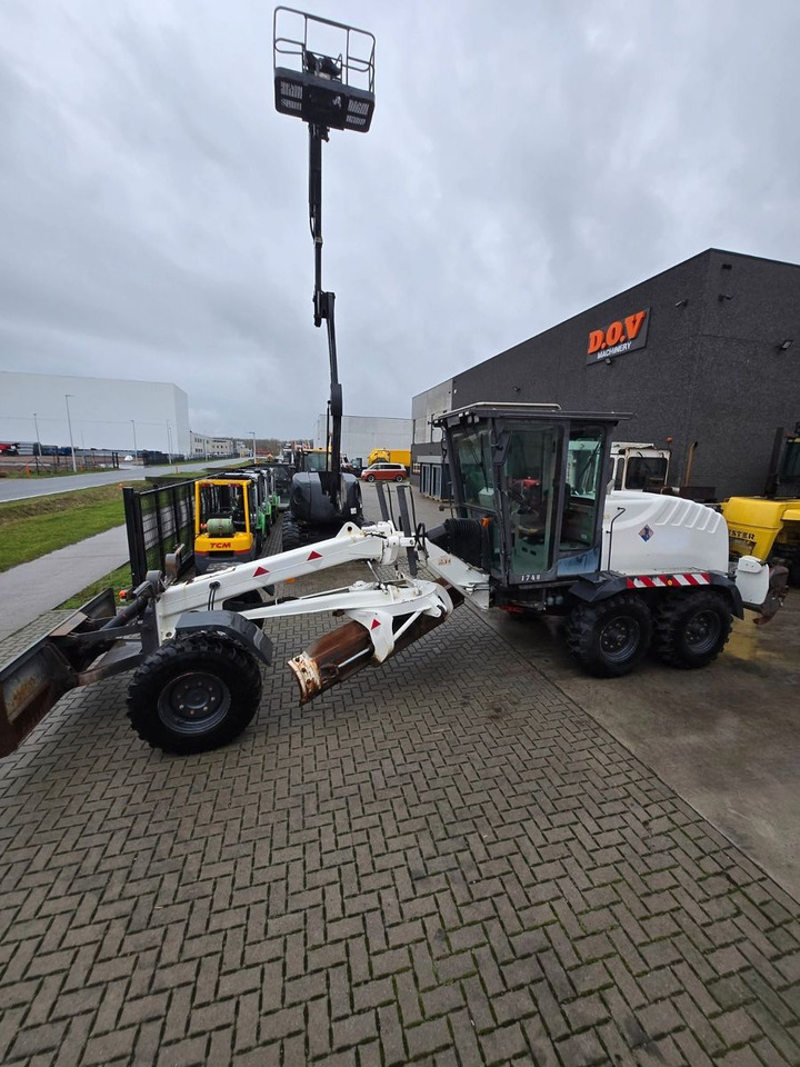 New Holland F106.6 - Grejder: slika New Holland F106.6 - Grejder New Holland F106.6 - Grejder: slika New Holland F106.6 - Grejder