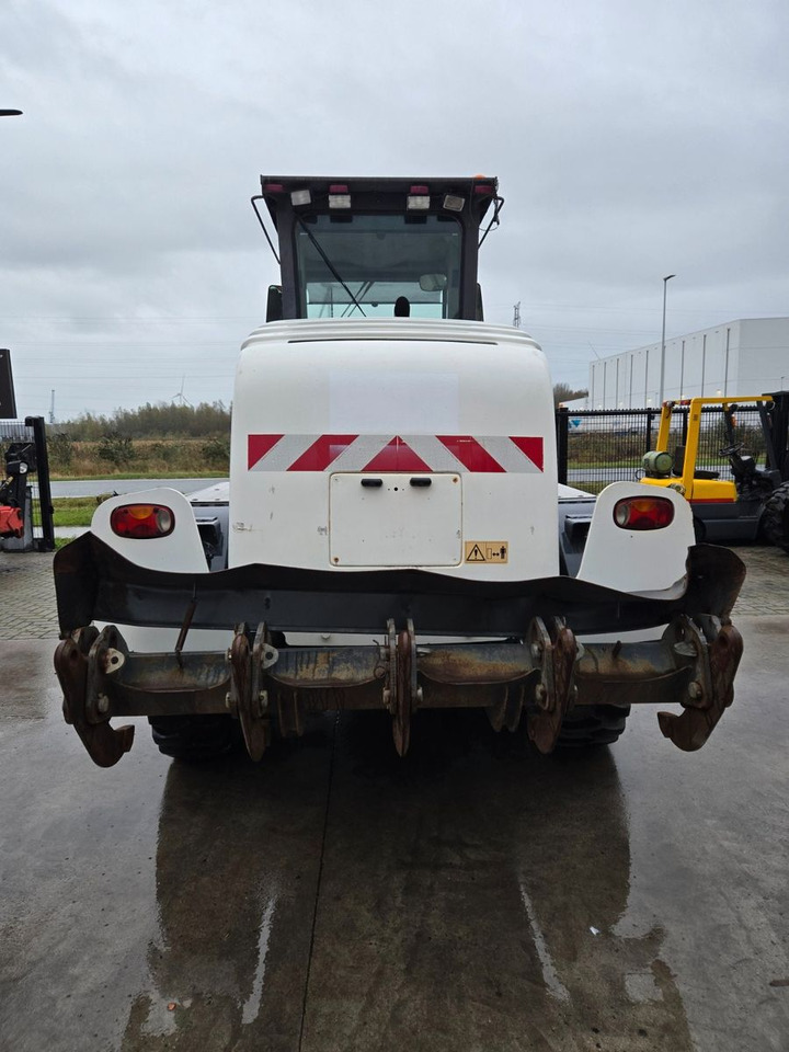 New Holland F106.6 - Grejder: slika New Holland F106.6 - Grejder New Holland F106.6 - Grejder: slika New Holland F106.6 - Grejder