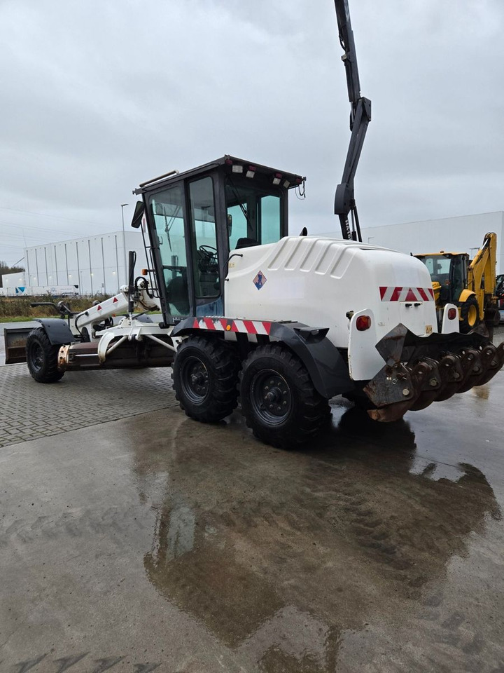 New Holland F106.6 - Grejder: slika New Holland F106.6 - Grejder New Holland F106.6 - Grejder: slika New Holland F106.6 - Grejder