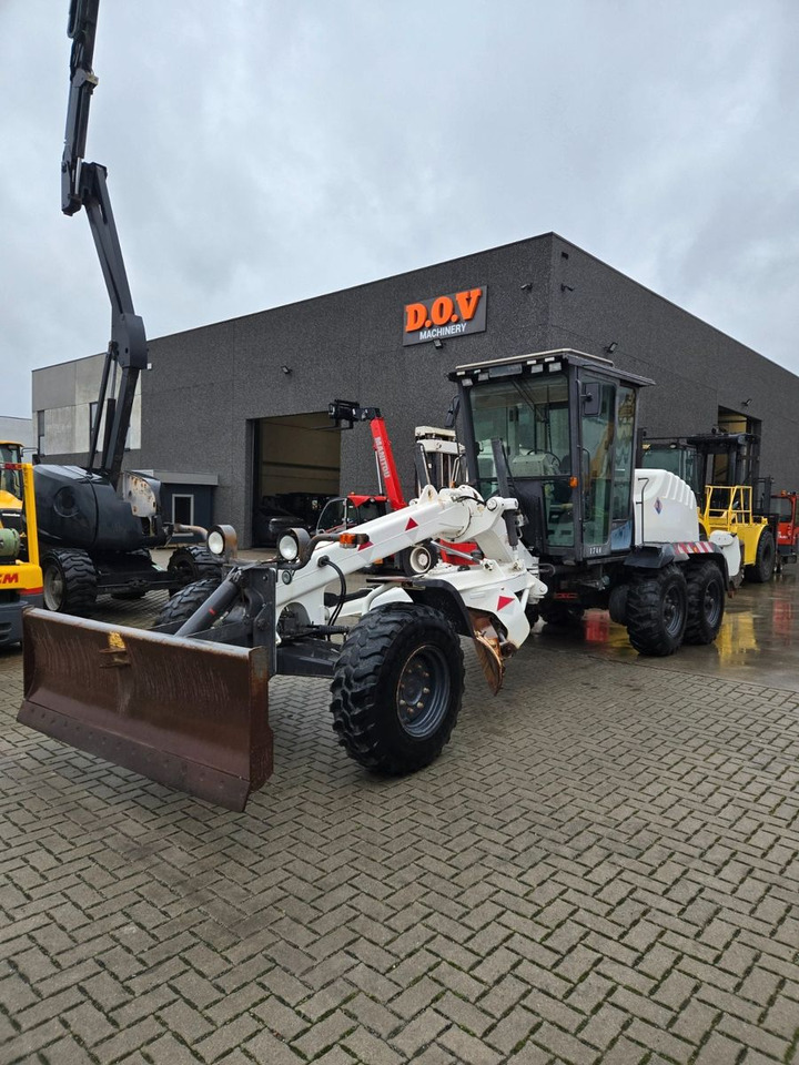 New Holland F106.6 - Grejder: slika New Holland F106.6 - Grejder New Holland F106.6 - Grejder: slika New Holland F106.6 - Grejder