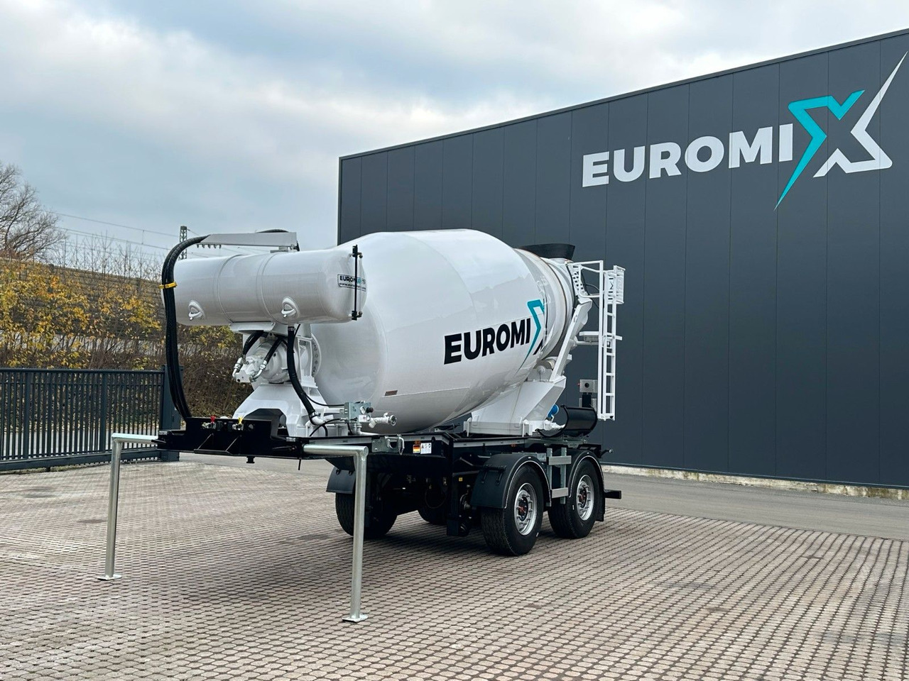 EUROMIX MTP - 10m³ Betonmischer-Auflieger - Automješalica: slika EUROMIX MTP - 10m³ Betonmischer-Auflieger - Automješalica EUROMIX MTP - 10m³ Betonmischer-Auflieger - Automješalica: slika EUROMIX MTP - 10m³ Betonmischer-Auflieger - Automješalica