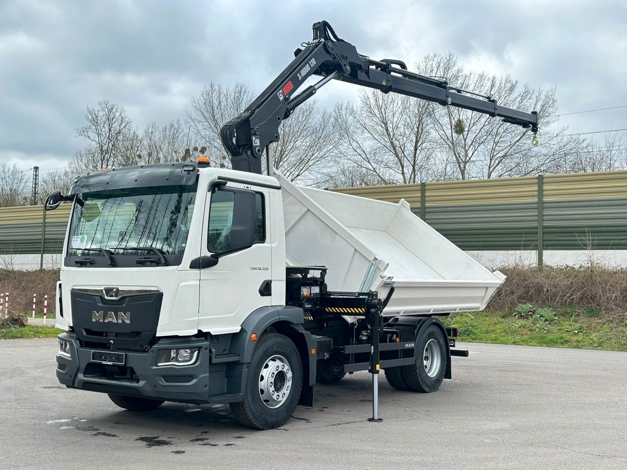 MAN TGM 18.320 4x2 Euro6e Hiab X-HiDuo 138DS-3 - Kiper, Kamion s kranom: slika MAN TGM 18.320 4x2 Euro6e Hiab X-HiDuo 138DS-3 - Kiper, Kamion s kranom MAN TGM 18.320 4x2 Euro6e Hiab X-HiDuo 138DS-3 - Kiper, Kamion s kranom: slika MAN TGM 18.320 4x2 Euro6e Hiab X-HiDuo 138DS-3 - Kiper, Kamion s kranom