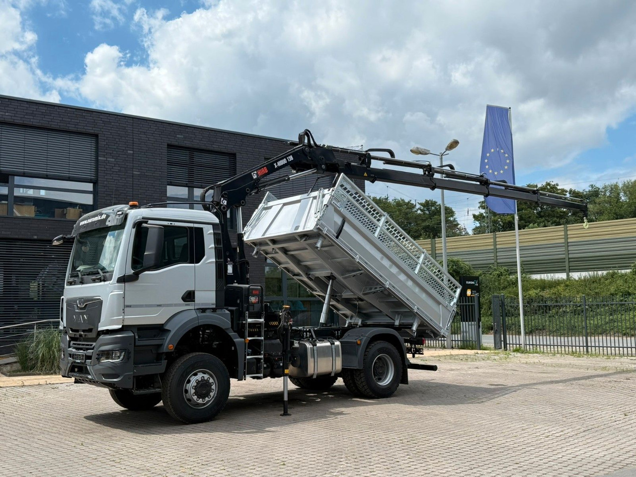 MAN TGS 18.400 TG3 4x4 Euro6e Hiab X-HiDuo 138DS-4 - Kiper, Kamion s kranom: slika MAN TGS 18.400 TG3 4x4 Euro6e Hiab X-HiDuo 138DS-4 - Kiper, Kamion s kranom MAN TGS 18.400 TG3 4x4 Euro6e Hiab X-HiDuo 138DS-4 - Kiper, Kamion s kranom: slika MAN TGS 18.400 TG3 4x4 Euro6e Hiab X-HiDuo 138DS-4 - Kiper, Kamion s kranom