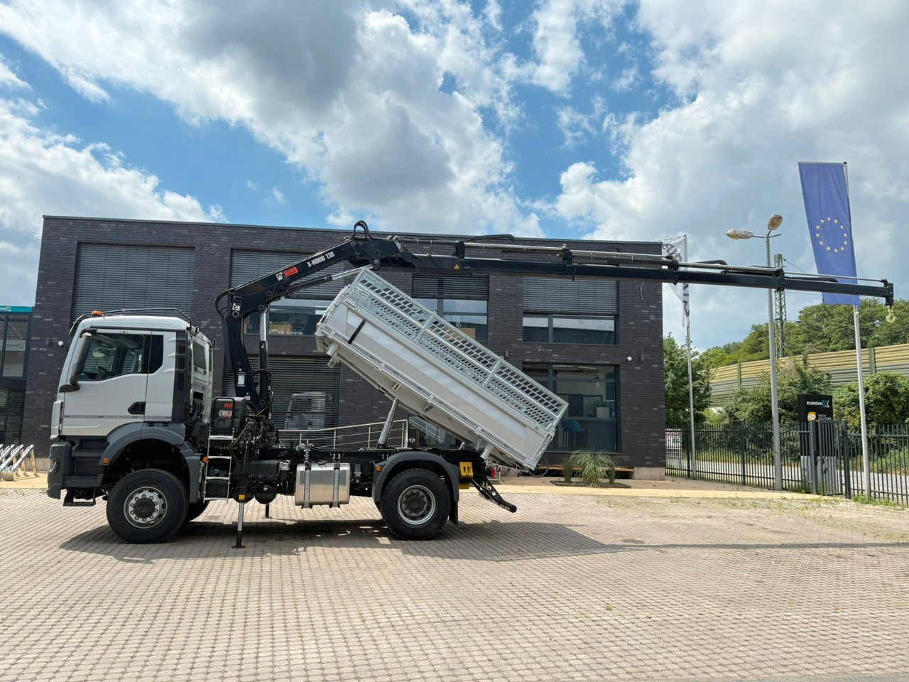 MAN TGS 18.400 TG3 4x4 Euro6e Hiab X-HiDuo 138DS-4 - Kiper, Kamion s kranom: slika MAN TGS 18.400 TG3 4x4 Euro6e Hiab X-HiDuo 138DS-4 - Kiper, Kamion s kranom MAN TGS 18.400 TG3 4x4 Euro6e Hiab X-HiDuo 138DS-4 - Kiper, Kamion s kranom: slika MAN TGS 18.400 TG3 4x4 Euro6e Hiab X-HiDuo 138DS-4 - Kiper, Kamion s kranom