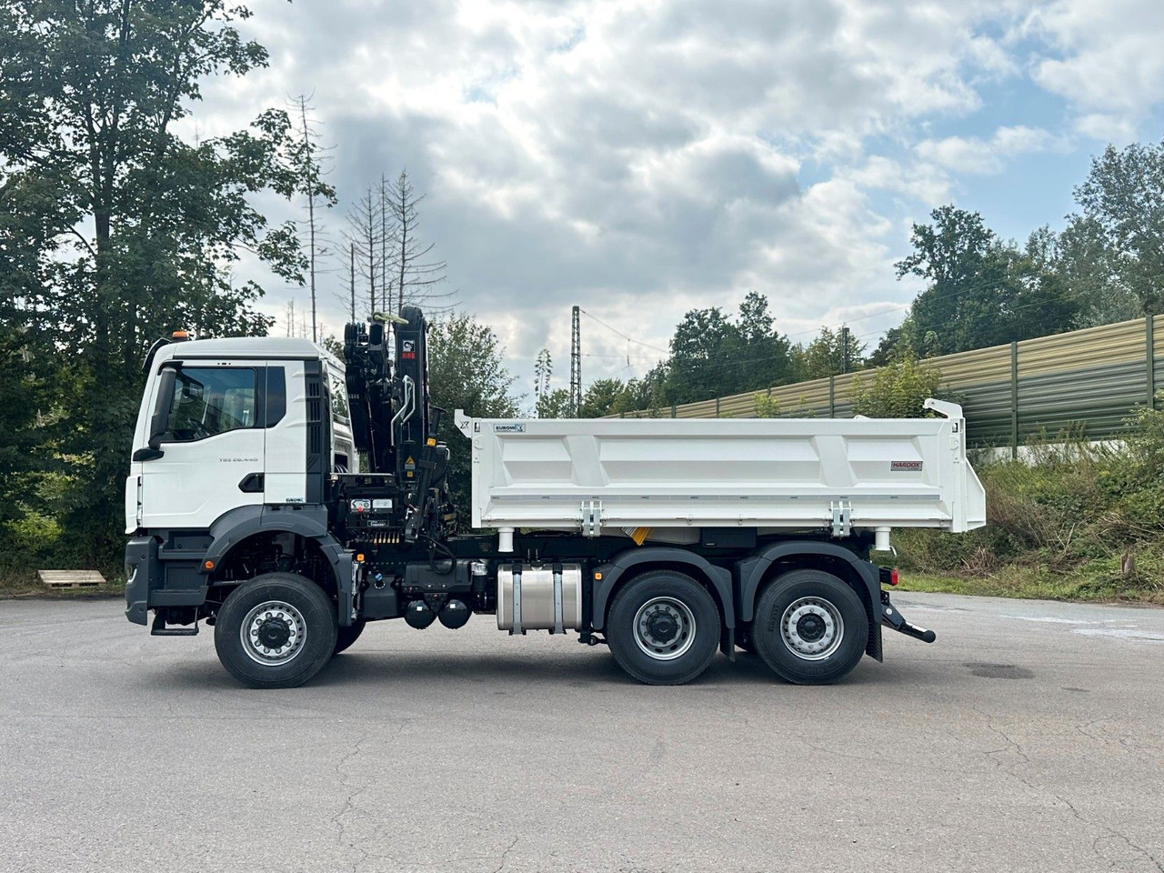 MAN TGS 28.440 6x4-4/3-Seiten- Kipper / Hiab 138-3 - Kiper, Kamion s kranom: slika MAN TGS 28.440 6x4-4/3-Seiten- Kipper / Hiab 138-3 - Kiper, Kamion s kranom MAN TGS 28.440 6x4-4/3-Seiten- Kipper / Hiab 138-3 - Kiper, Kamion s kranom: slika MAN TGS 28.440 6x4-4/3-Seiten- Kipper / Hiab 138-3 - Kiper, Kamion s kranom