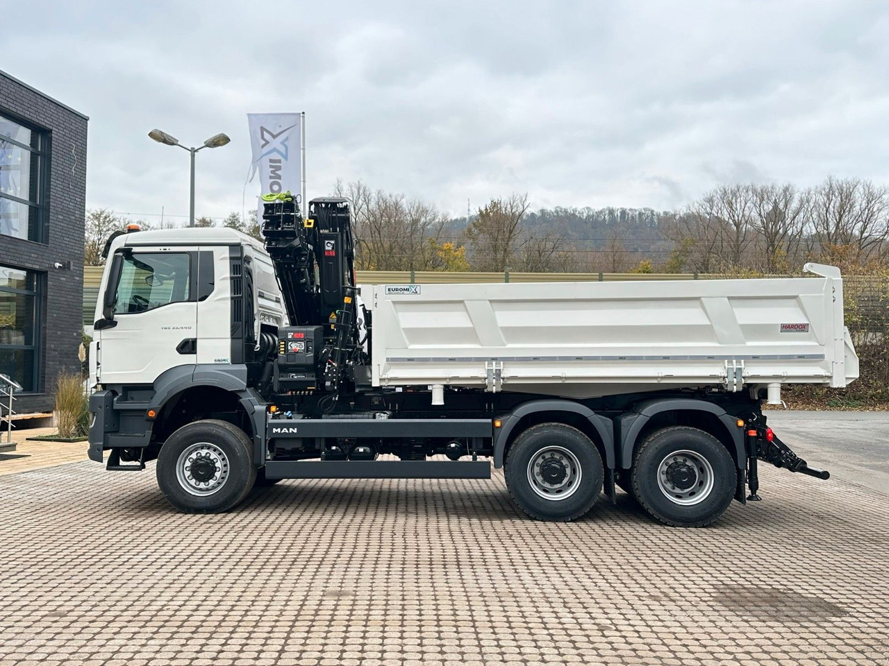 MAN TGS 33.440 6x6 /3-Seiten- Kipper / Kran HIAB 302 MAN TGS 33.440 6x6 /3-Seiten- Kipper / Kran HIAB 302 - Kiper, Kamion s kranom: slika MAN TGS 33.440 6x6 /3-Seiten- Kipper / Kran HIAB 302 MAN TGS 33.440 6x6 /3-Seiten- Kipper / Kran HIAB 302 - Kiper, Kamion s kranom MAN TGS 33.440 6x6 /3-Seiten- Kipper / Kran HIAB 302 MAN TGS 33.440 6x6 /3-Seiten- Kipper / Kran HIAB 302 - Kiper, Kamion s kranom: slika MAN TGS 33.440 6x6 /3-Seiten- Kipper / Kran HIAB 302 MAN TGS 33.440 6x6 /3-Seiten- Kipper / Kran HIAB 302 - Kiper, Kamion s kranom