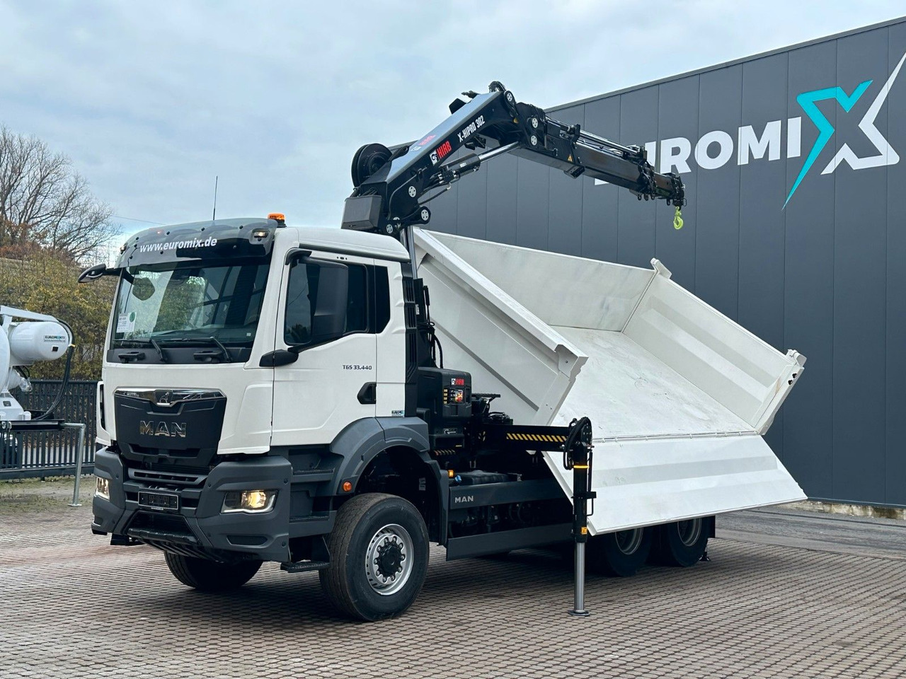 MAN TGS 33.440 6x6 /3-Seiten- Kipper / Kran HIAB 302 MAN TGS 33.440 6x6 /3-Seiten- Kipper / Kran HIAB 302 - Kiper, Kamion s kranom: slika MAN TGS 33.440 6x6 /3-Seiten- Kipper / Kran HIAB 302 MAN TGS 33.440 6x6 /3-Seiten- Kipper / Kran HIAB 302 - Kiper, Kamion s kranom MAN TGS 33.440 6x6 /3-Seiten- Kipper / Kran HIAB 302 MAN TGS 33.440 6x6 /3-Seiten- Kipper / Kran HIAB 302 - Kiper, Kamion s kranom: slika MAN TGS 33.440 6x6 /3-Seiten- Kipper / Kran HIAB 302 MAN TGS 33.440 6x6 /3-Seiten- Kipper / Kran HIAB 302 - Kiper, Kamion s kranom