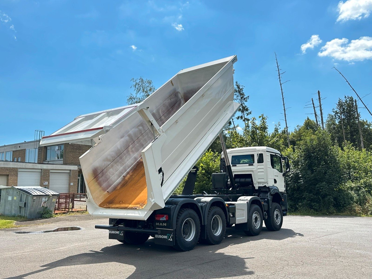 MAN TGS 37.520 8x4 EuromixMTP Mulden Kipper - Kiper: slika MAN TGS 37.520 8x4 EuromixMTP Mulden Kipper - Kiper MAN TGS 37.520 8x4 EuromixMTP Mulden Kipper - Kiper: slika MAN TGS 37.520 8x4 EuromixMTP Mulden Kipper - Kiper