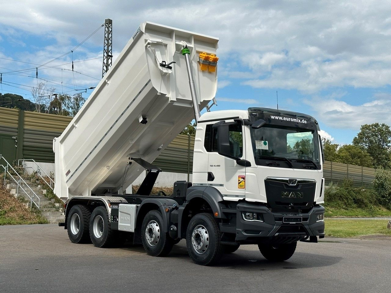 MAN TGS 41.440 8x4 EuromixMTP Mulden-Kipper - Kiper: slika MAN TGS 41.440 8x4 EuromixMTP Mulden-Kipper - Kiper MAN TGS 41.440 8x4 EuromixMTP Mulden-Kipper - Kiper: slika MAN TGS 41.440 8x4 EuromixMTP Mulden-Kipper - Kiper
