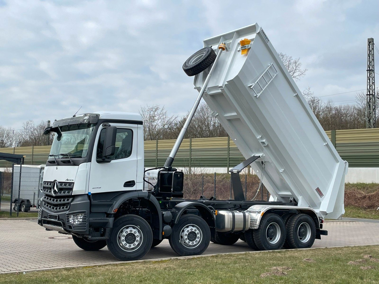 Zakup  Mercedes-Benz 4142 8X4  Mulden-  Kipper -  EuromixMTP Mercedes-Benz 4142 8X4  Mulden-  Kipper -  EuromixMTP: slika Zakup  Mercedes-Benz 4142 8X4  Mulden-  Kipper -  EuromixMTP Mercedes-Benz 4142 8X4  Mulden-  Kipper -  EuromixMTP