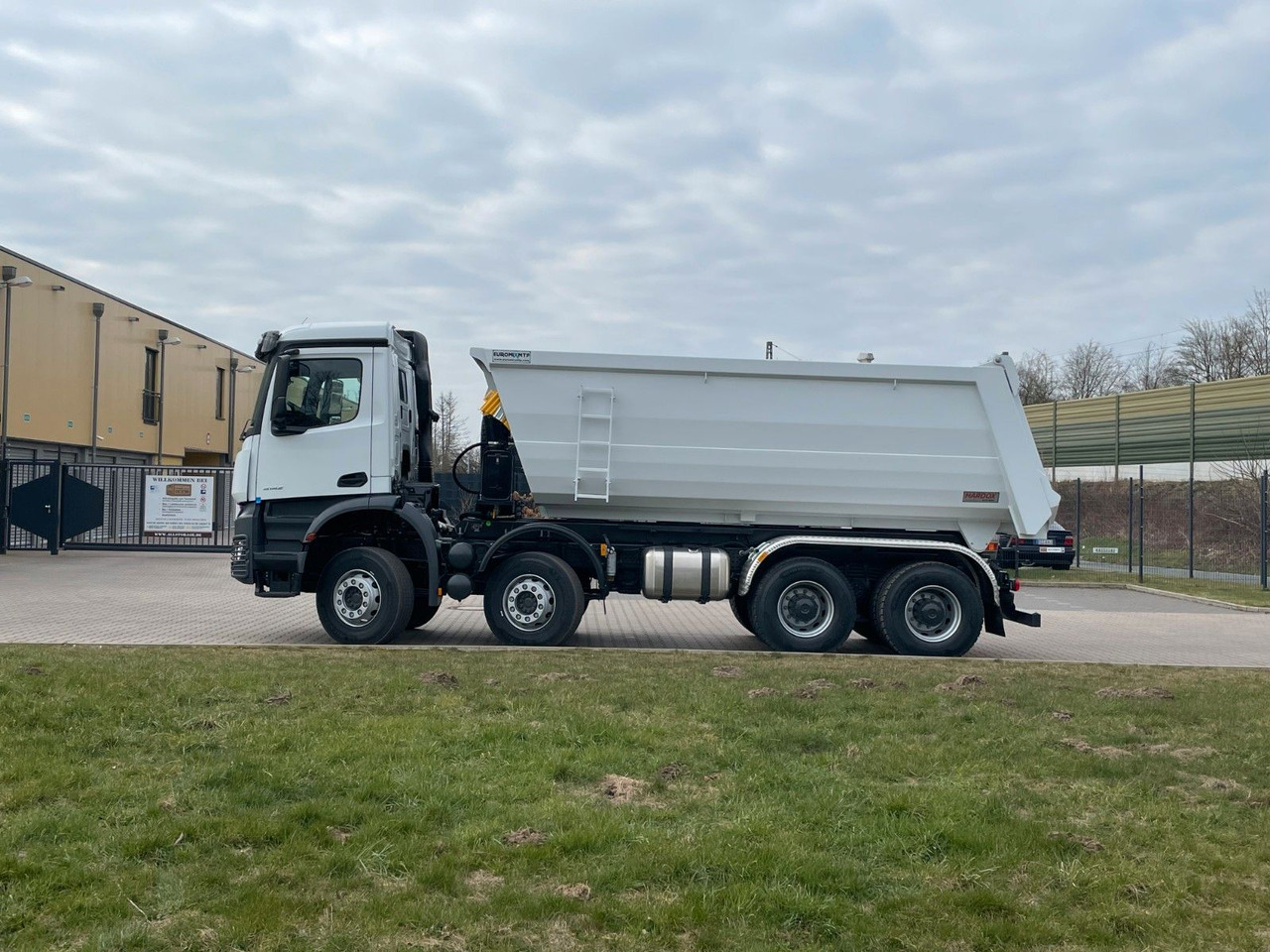 Mercedes-Benz 4142 8X4 Mulden- Kipper - EuromixMTP - Utovarivač s proklizavajućim upravljanjem: slika Mercedes-Benz 4142 8X4 Mulden- Kipper - EuromixMTP - Utovarivač s proklizavajućim upravljanjem Mercedes-Benz 4142 8X4 Mulden- Kipper - EuromixMTP - Utovarivač s proklizavajućim upravljanjem: slika Mercedes-Benz 4142 8X4 Mulden- Kipper - EuromixMTP - Utovarivač s proklizavajućim upravljanjem