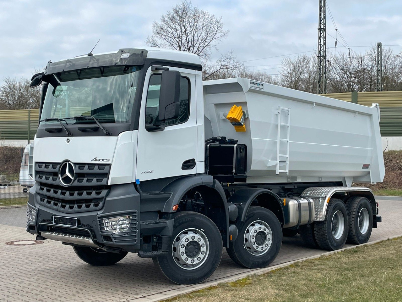 Mercedes-Benz 4142 8X4 Mulden- Kipper - EuromixMTP - Utovarivač s proklizavajućim upravljanjem: slika Mercedes-Benz 4142 8X4 Mulden- Kipper - EuromixMTP - Utovarivač s proklizavajućim upravljanjem Mercedes-Benz 4142 8X4 Mulden- Kipper - EuromixMTP - Utovarivač s proklizavajućim upravljanjem: slika Mercedes-Benz 4142 8X4 Mulden- Kipper - EuromixMTP - Utovarivač s proklizavajućim upravljanjem