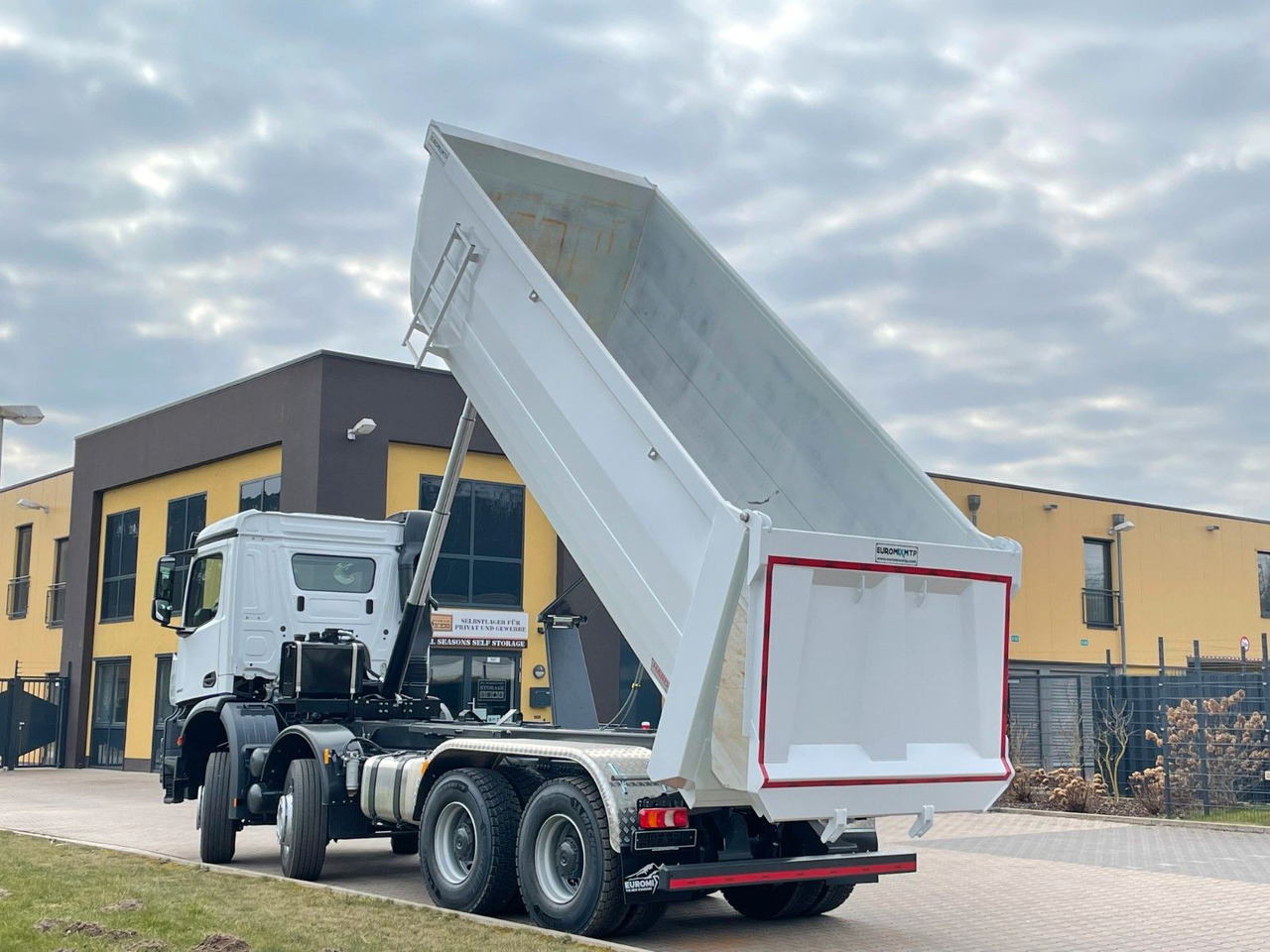 Zakup  Mercedes-Benz 4142 8X4  Mulden-  Kipper -  EuromixMTP Mercedes-Benz 4142 8X4  Mulden-  Kipper -  EuromixMTP: slika Zakup  Mercedes-Benz 4142 8X4  Mulden-  Kipper -  EuromixMTP Mercedes-Benz 4142 8X4  Mulden-  Kipper -  EuromixMTP