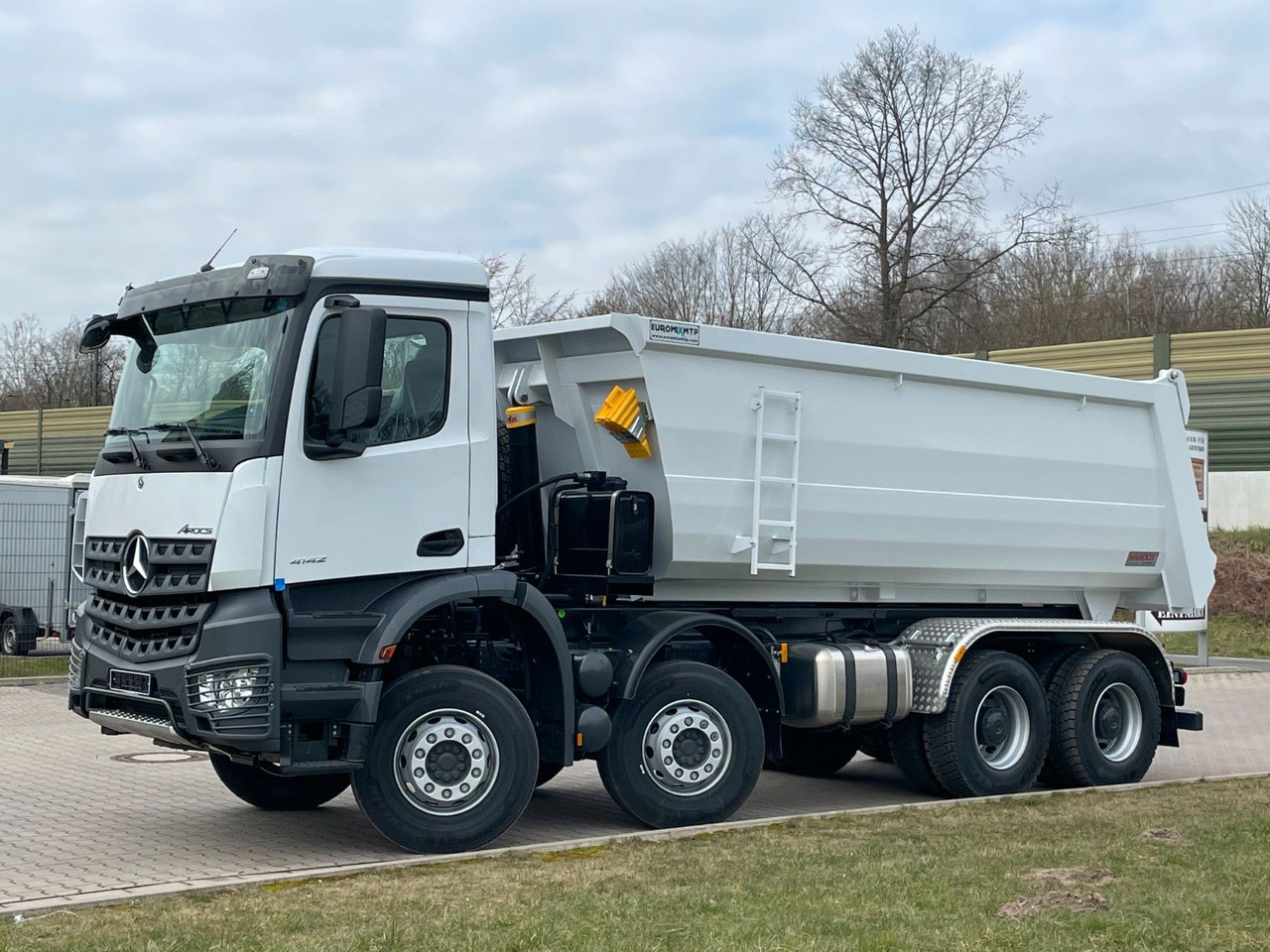 Mercedes-Benz 4142 8X4 Mulden- Kipper - EuromixMTP - Utovarivač s proklizavajućim upravljanjem: slika Mercedes-Benz 4142 8X4 Mulden- Kipper - EuromixMTP - Utovarivač s proklizavajućim upravljanjem Mercedes-Benz 4142 8X4 Mulden- Kipper - EuromixMTP - Utovarivač s proklizavajućim upravljanjem: slika Mercedes-Benz 4142 8X4 Mulden- Kipper - EuromixMTP - Utovarivač s proklizavajućim upravljanjem