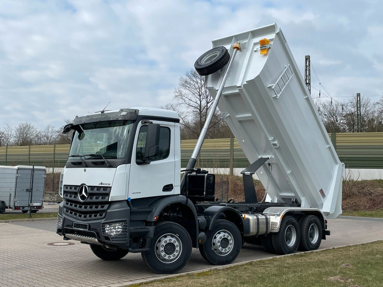 Mercedes-Benz 4142 8X4 Mulden- Kipper - EuromixMTP - Kiper: slika Mercedes-Benz 4142 8X4 Mulden- Kipper - EuromixMTP - Kiper Mercedes-Benz 4142 8X4 Mulden- Kipper - EuromixMTP - Kiper: slika Mercedes-Benz 4142 8X4 Mulden- Kipper - EuromixMTP - Kiper