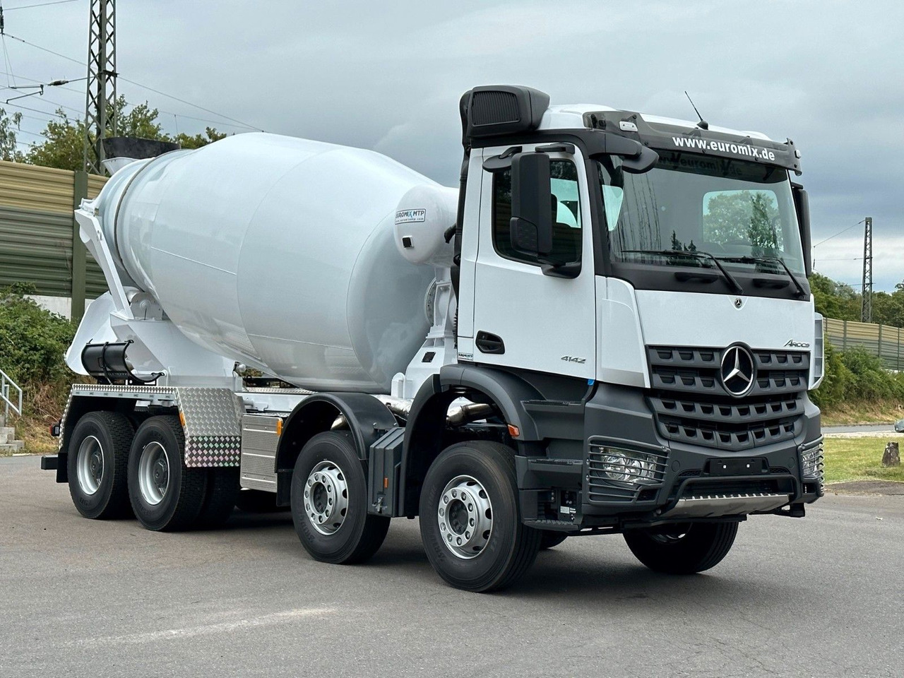 Zakup  Mercedes-Benz AROCS 5  4142 B 8X4 Euro 3 EuromixMTP EM 10 Mercedes-Benz AROCS 5  4142 B 8X4 Euro 3 EuromixMTP EM 10: slika Zakup  Mercedes-Benz AROCS 5  4142 B 8X4 Euro 3 EuromixMTP EM 10 Mercedes-Benz AROCS 5  4142 B 8X4 Euro 3 EuromixMTP EM 10