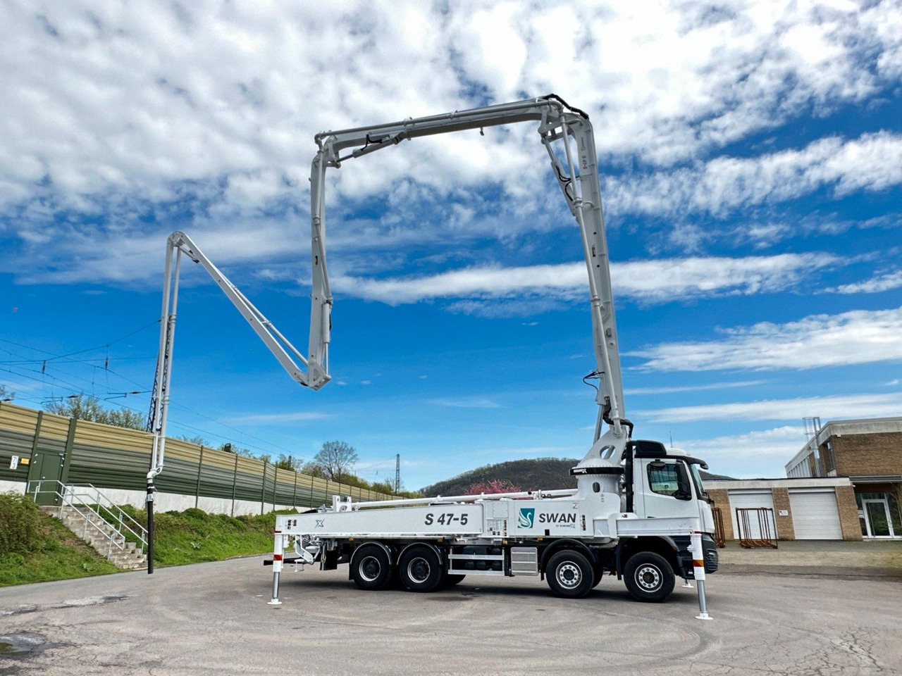 Automješalica Mercedes-Benz Arocs 5 4542 8x4 SWAN TSP 47-5 160RZ ( 47m ): slika Automješalica Mercedes-Benz Arocs 5 4542 8x4 SWAN TSP 47-5 160RZ ( 47m )