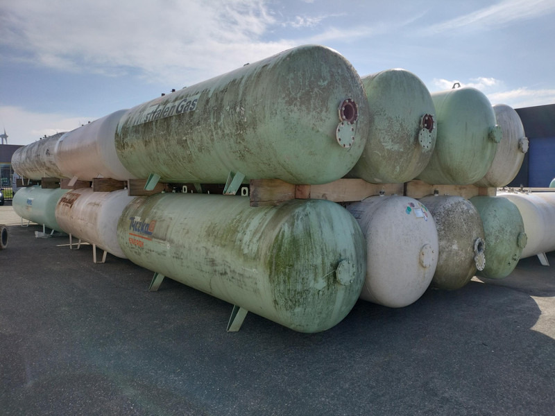 De Visser used 2700L & 4850L gastanks - Gas, Gaz, LPG, GPL, Propane, Butane tanks aboveground Used tanks - Spremnik goriva: slika De Visser used 2700L & 4850L gastanks - Gas, Gaz, LPG, GPL, Propane, Butane tanks aboveground Used tanks - Spremnik goriva De Visser used 2700L & 4850L gastanks - Gas, Gaz, LPG, GPL, Propane, Butane tanks aboveground Used tanks - Spremnik goriva: slika De Visser used 2700L & 4850L gastanks - Gas, Gaz, LPG, GPL, Propane, Butane tanks aboveground Used tanks - Spremnik goriva