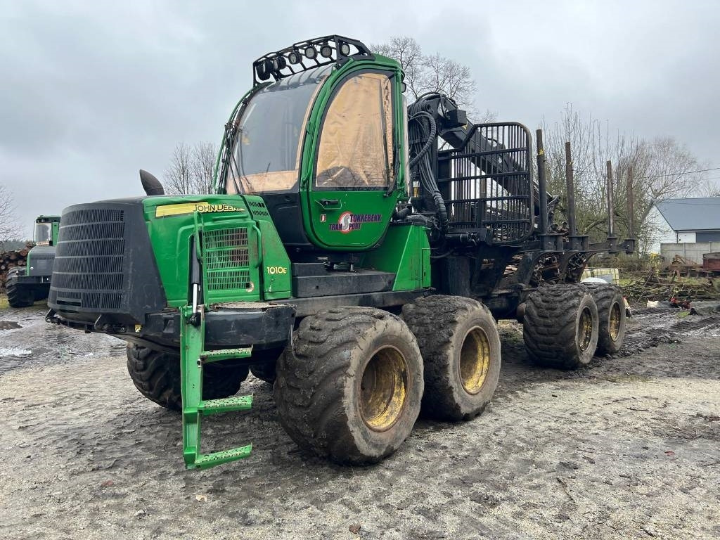 John Deere 1010 E - Forvarder: slika John Deere 1010 E - Forvarder John Deere 1010 E - Forvarder: slika John Deere 1010 E - Forvarder