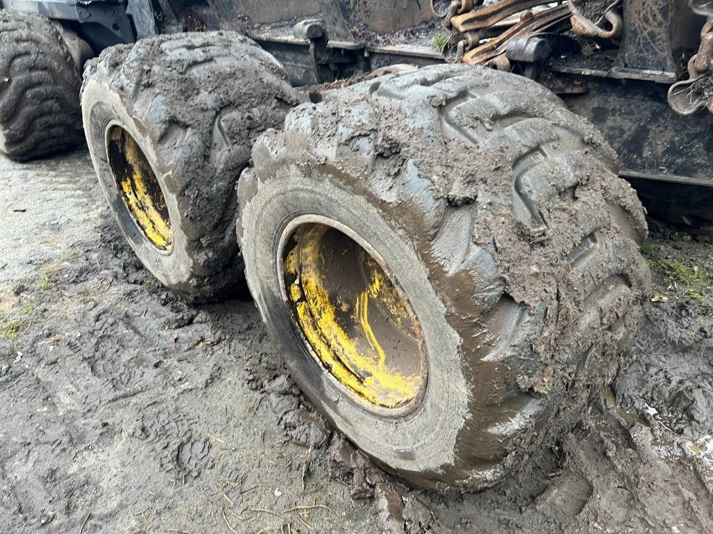 Forvarder John Deere 1010 E: slika Forvarder John Deere 1010 E