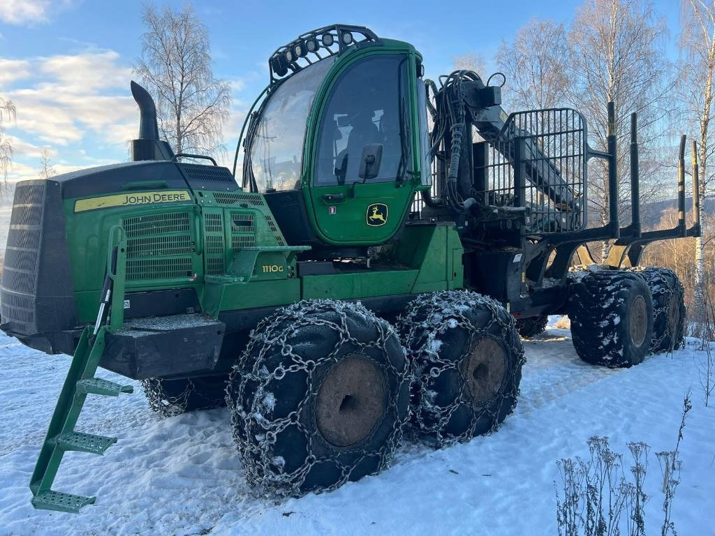 John Deere 1110 G - Forvarder: slika John Deere 1110 G - Forvarder John Deere 1110 G - Forvarder: slika John Deere 1110 G - Forvarder