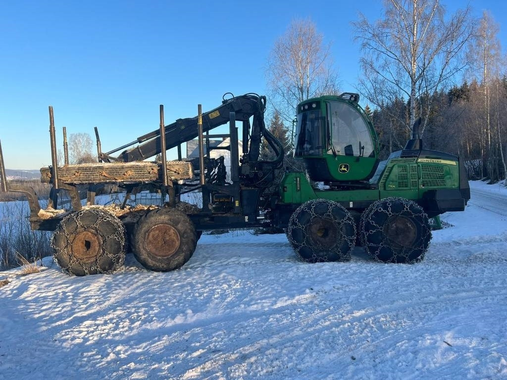 John Deere 1110 G - Forvarder: slika John Deere 1110 G - Forvarder John Deere 1110 G - Forvarder: slika John Deere 1110 G - Forvarder