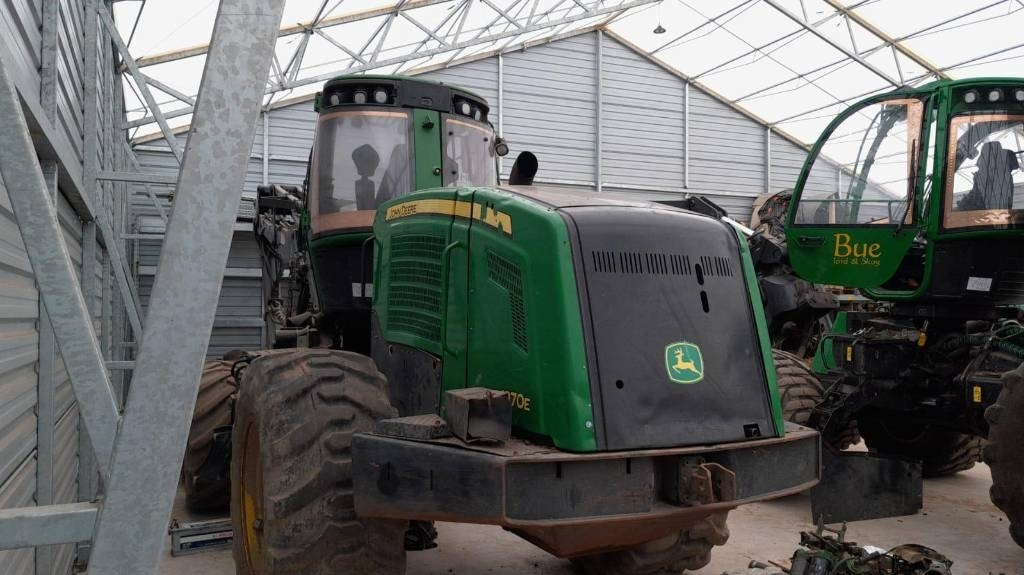 John Deere 1270 E - Kombajn za šumarstvo: slika John Deere 1270 E - Kombajn za šumarstvo John Deere 1270 E - Kombajn za šumarstvo: slika John Deere 1270 E - Kombajn za šumarstvo