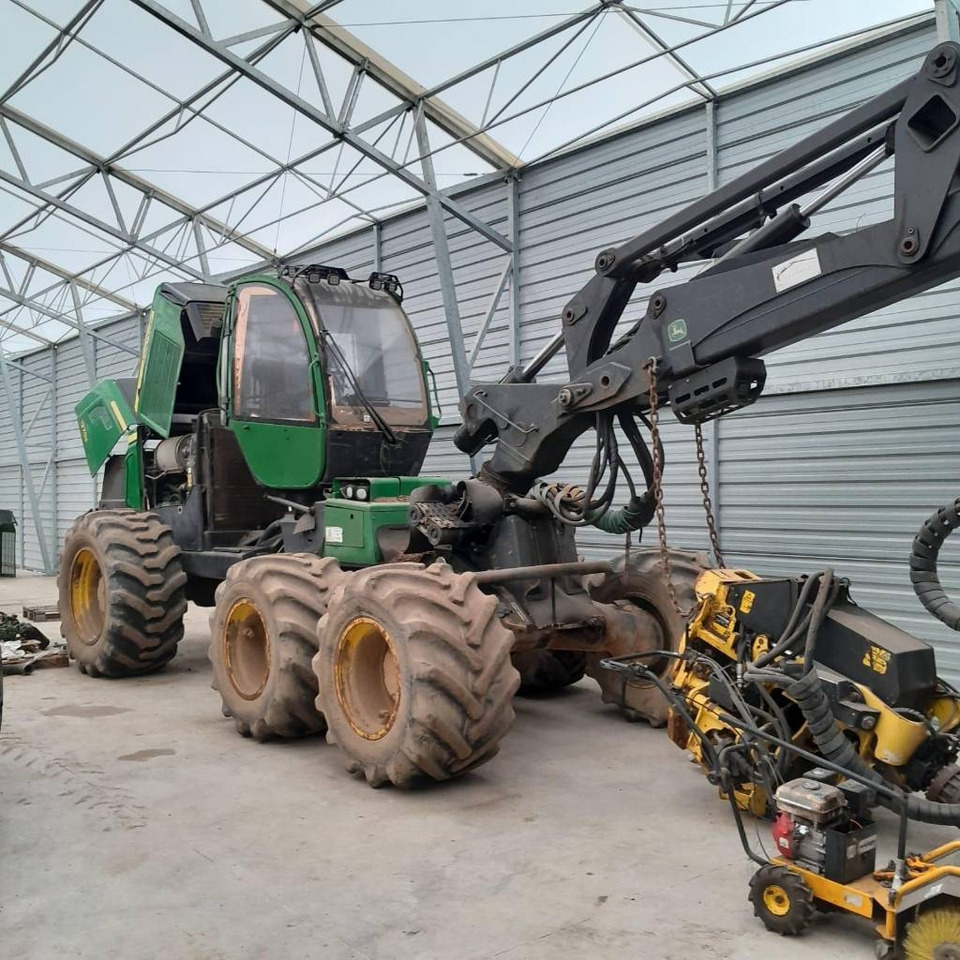 John Deere 1270 E - Kombajn za šumarstvo: slika John Deere 1270 E - Kombajn za šumarstvo John Deere 1270 E - Kombajn za šumarstvo: slika John Deere 1270 E - Kombajn za šumarstvo