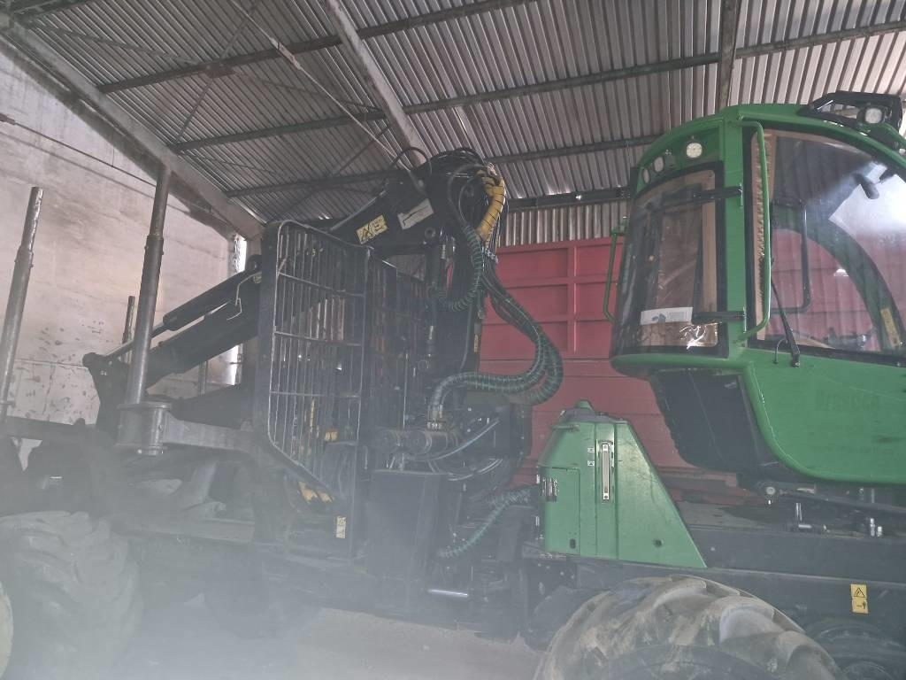 John Deere 1510 E - Forvarder: slika John Deere 1510 E - Forvarder John Deere 1510 E - Forvarder: slika John Deere 1510 E - Forvarder
