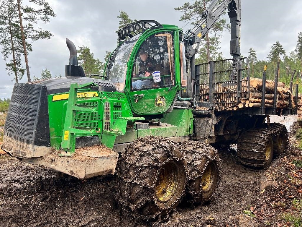 John Deere 1510 G - Forvarder: slika John Deere 1510 G - Forvarder John Deere 1510 G - Forvarder: slika John Deere 1510 G - Forvarder