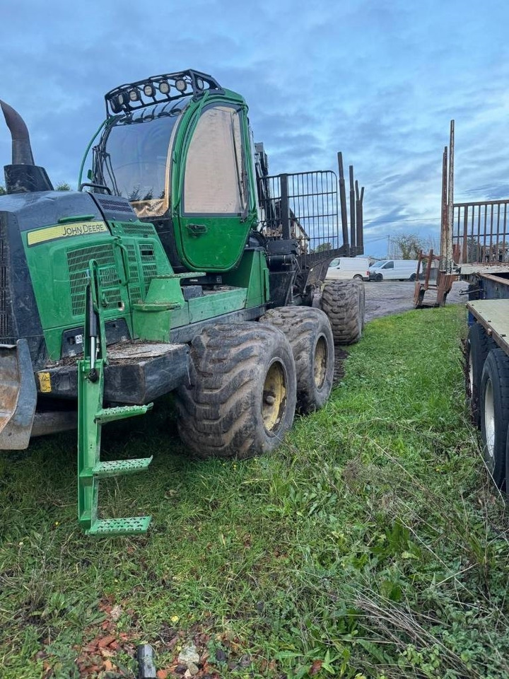 John Deere 1510G - Forvarder: slika John Deere 1510G - Forvarder John Deere 1510G - Forvarder: slika John Deere 1510G - Forvarder