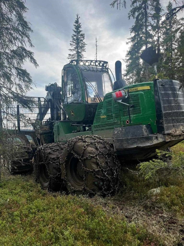 John Deere 1910G - Forvarder: slika John Deere 1910G - Forvarder John Deere 1910G - Forvarder: slika John Deere 1910G - Forvarder