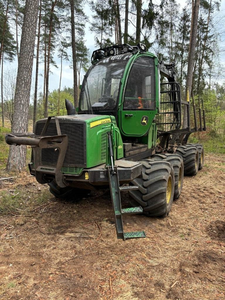 John Deere 810 E - Forvarder: slika John Deere 810 E - Forvarder John Deere 810 E - Forvarder: slika John Deere 810 E - Forvarder