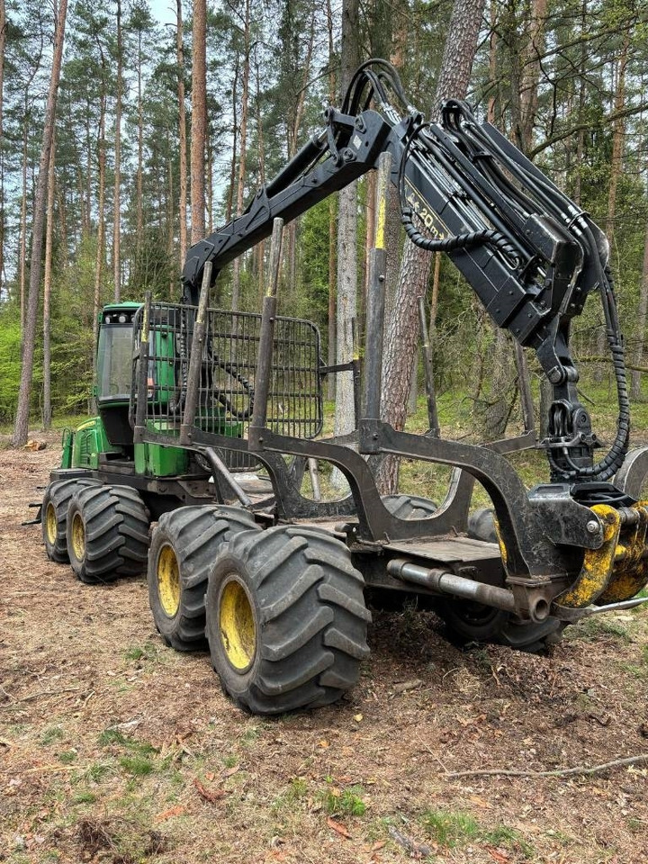 John Deere 810 E - Forvarder: slika John Deere 810 E - Forvarder John Deere 810 E - Forvarder: slika John Deere 810 E - Forvarder