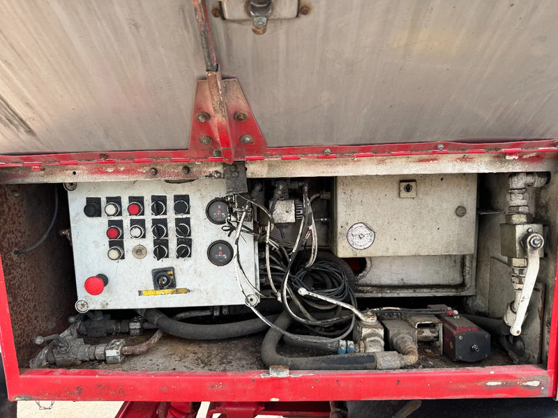 Vakum kamion Volvo FL 10.320 4x2, Tipper 12m3 Sludge & Flushing Truck, with remote control, YM: 1990: slika Vakum kamion Volvo FL 10.320 4x2, Tipper 12m3 Sludge & Flushing Truck, with remote control, YM: 1990