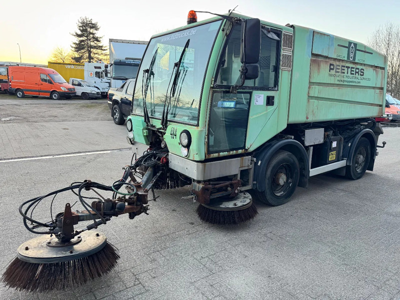 Bucher CITYCAT 5000SL **SWEEPER-BALAYEUSE** - Cestovna čistilica: slika Bucher CITYCAT 5000SL **SWEEPER-BALAYEUSE** - Cestovna čistilica Bucher CITYCAT 5000SL **SWEEPER-BALAYEUSE** - Cestovna čistilica: slika Bucher CITYCAT 5000SL **SWEEPER-BALAYEUSE** - Cestovna čistilica