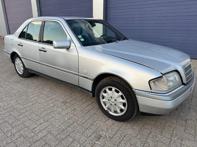 Mercedes-Benz C-Klasse **C180-PETROL-AC** - Limuzina: slika Mercedes-Benz C-Klasse **C180-PETROL-AC** - Limuzina Mercedes-Benz C-Klasse **C180-PETROL-AC** - Limuzina: slika Mercedes-Benz C-Klasse **C180-PETROL-AC** - Limuzina