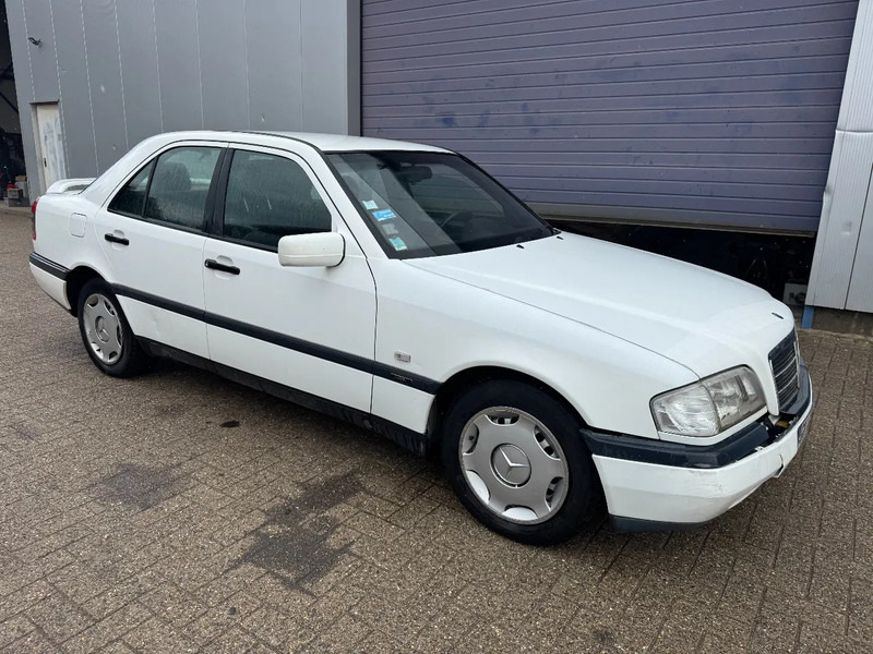 Mercedes-Benz C-Klasse **C250DIESEL** - Limuzina: slika Mercedes-Benz C-Klasse **C250DIESEL** - Limuzina Mercedes-Benz C-Klasse **C250DIESEL** - Limuzina: slika Mercedes-Benz C-Klasse **C250DIESEL** - Limuzina