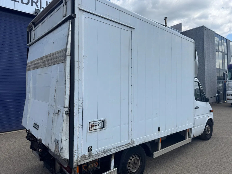 Mercedes-Benz Sprinter 313 **BOX+LIFT** - Dostavno vozilo sa zatvorenim sandukom: slika Mercedes-Benz Sprinter 313 **BOX+LIFT** - Dostavno vozilo sa zatvorenim sandukom Mercedes-Benz Sprinter 313 **BOX+LIFT** - Dostavno vozilo sa zatvorenim sandukom: slika Mercedes-Benz Sprinter 313 **BOX+LIFT** - Dostavno vozilo sa zatvorenim sandukom