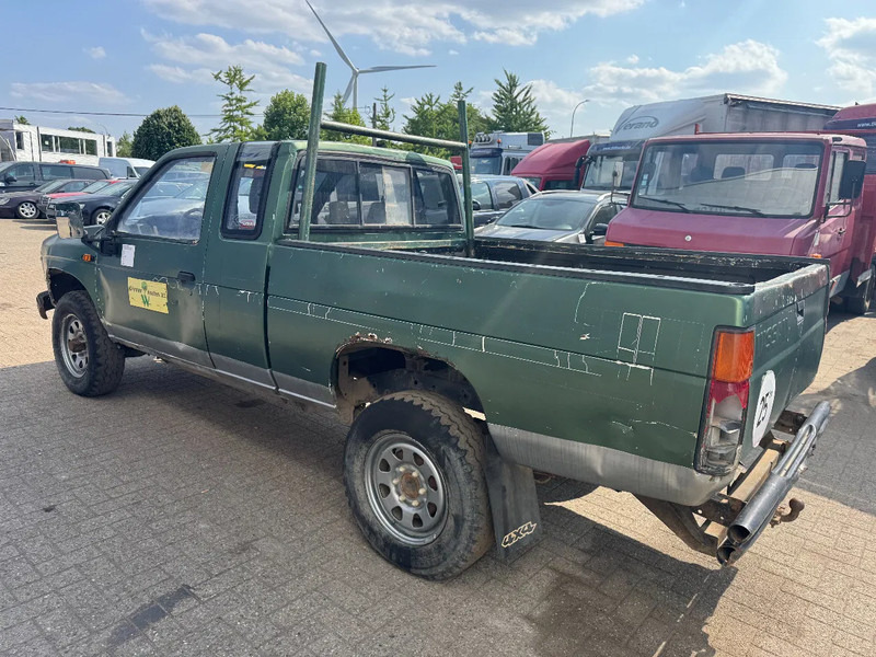 Pick-up Nissan King-cab **DIESEL-4X4**: slika Pick-up Nissan King-cab **DIESEL-4X4**