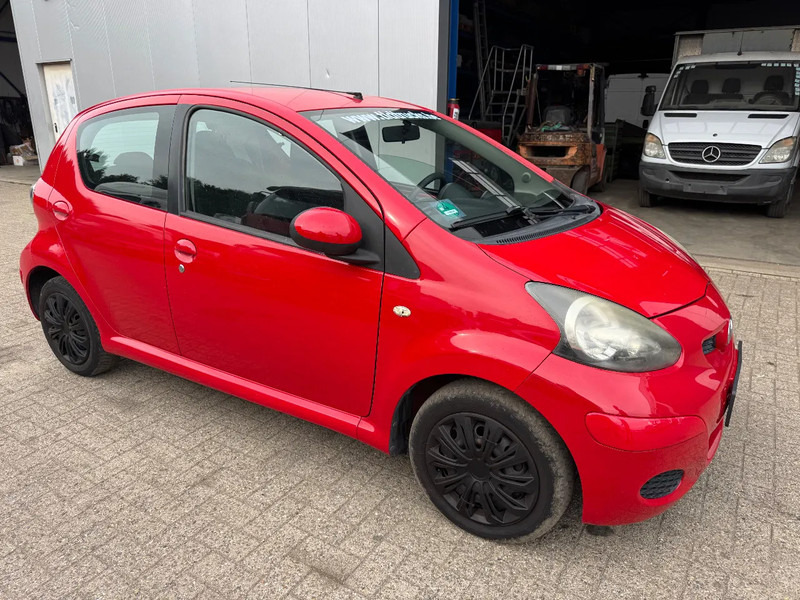Toyota Aygo **5DOORS-BELGIAN CAR** - Hatchback: slika Toyota Aygo **5DOORS-BELGIAN CAR** - Hatchback Toyota Aygo **5DOORS-BELGIAN CAR** - Hatchback: slika Toyota Aygo **5DOORS-BELGIAN CAR** - Hatchback