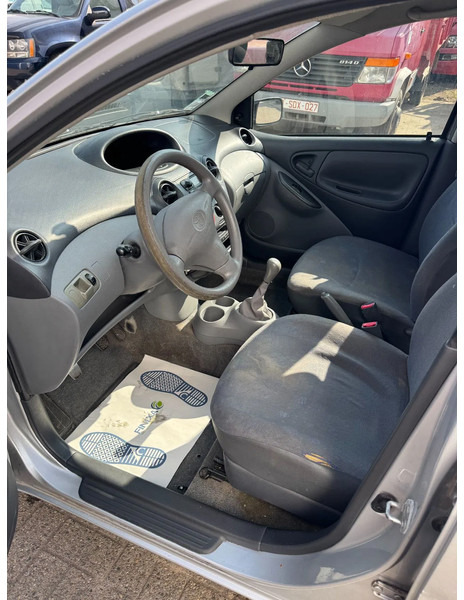 Hatchback Toyota Yaris **PETROL-AIRCO**: slika Hatchback Toyota Yaris **PETROL-AIRCO**