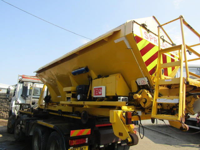 ECON GRITTER BODY ON ROLL OFF FRAME 8X4 (W/ SELF CONTAINED DIESEL DONKEY ENGINE) - Posipač pijeska/ Soli: slika ECON GRITTER BODY ON ROLL OFF FRAME 8X4 (W/ SELF CONTAINED DIESEL DONKEY ENGINE) - Posipač pijeska/ Soli ECON GRITTER BODY ON ROLL OFF FRAME 8X4 (W/ SELF CONTAINED DIESEL DONKEY ENGINE) - Posipač pijeska/ Soli: slika ECON GRITTER BODY ON ROLL OFF FRAME 8X4 (W/ SELF CONTAINED DIESEL DONKEY ENGINE) - Posipač pijeska/ Soli