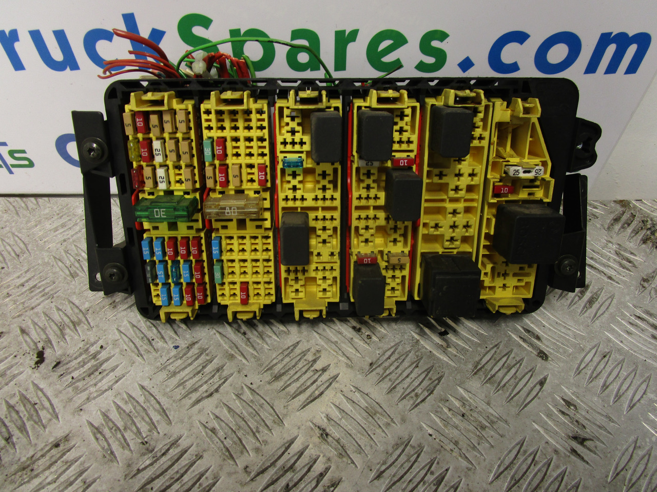 IVECO DAILY 3.0 FUSEBOARD P/NO 284912-2 - Električni sustav za Kamion: slika IVECO DAILY 3.0 FUSEBOARD P/NO 284912-2 - Električni sustav za Kamion IVECO DAILY 3.0 FUSEBOARD P/NO 284912-2 - Električni sustav za Kamion: slika IVECO DAILY 3.0 FUSEBOARD P/NO 284912-2 - Električni sustav za Kamion