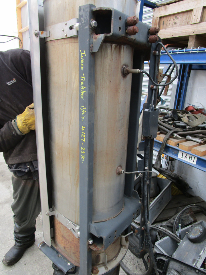 IVECO TREKKER CURSOR DPF / EXHAUST PART NO 4127-2370 - Ispušni sustav za Kamion: slika  IVECO TREKKER CURSOR DPF / EXHAUST PART NO 4127-2370 - Ispušni sustav za Kamion IVECO TREKKER CURSOR DPF / EXHAUST PART NO 4127-2370 - Ispušni sustav za Kamion: slika  IVECO TREKKER CURSOR DPF / EXHAUST PART NO 4127-2370 - Ispušni sustav za Kamion