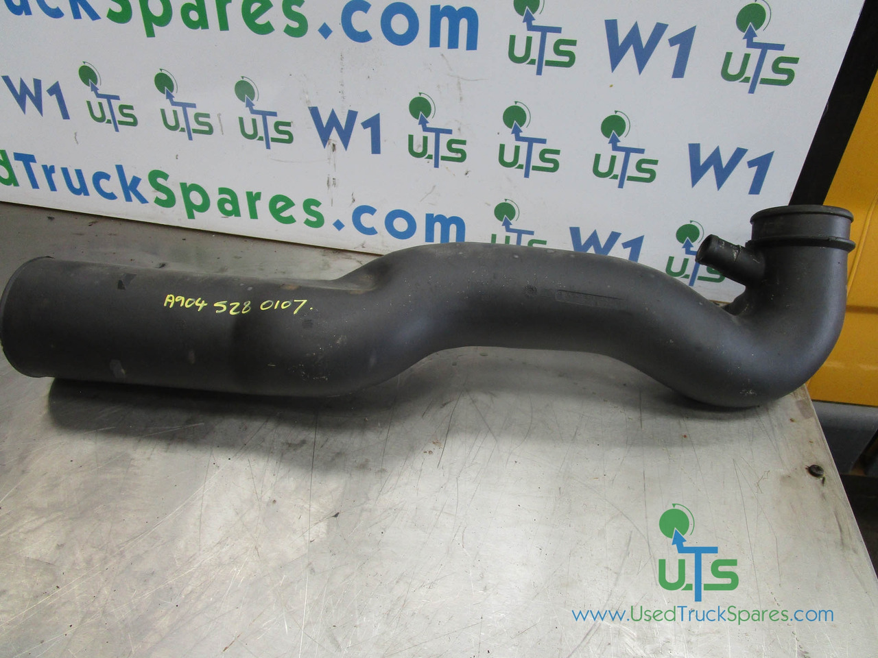 MERCEDES AXOR 2633 AIR FILLER INTAKE PIPE P/NO A9045280107 - Motor i dijelovi za Kamion: slika MERCEDES AXOR 2633 AIR FILLER INTAKE PIPE P/NO A9045280107 - Motor i dijelovi za Kamion MERCEDES AXOR 2633 AIR FILLER INTAKE PIPE P/NO A9045280107 - Motor i dijelovi za Kamion: slika MERCEDES AXOR 2633 AIR FILLER INTAKE PIPE P/NO A9045280107 - Motor i dijelovi za Kamion