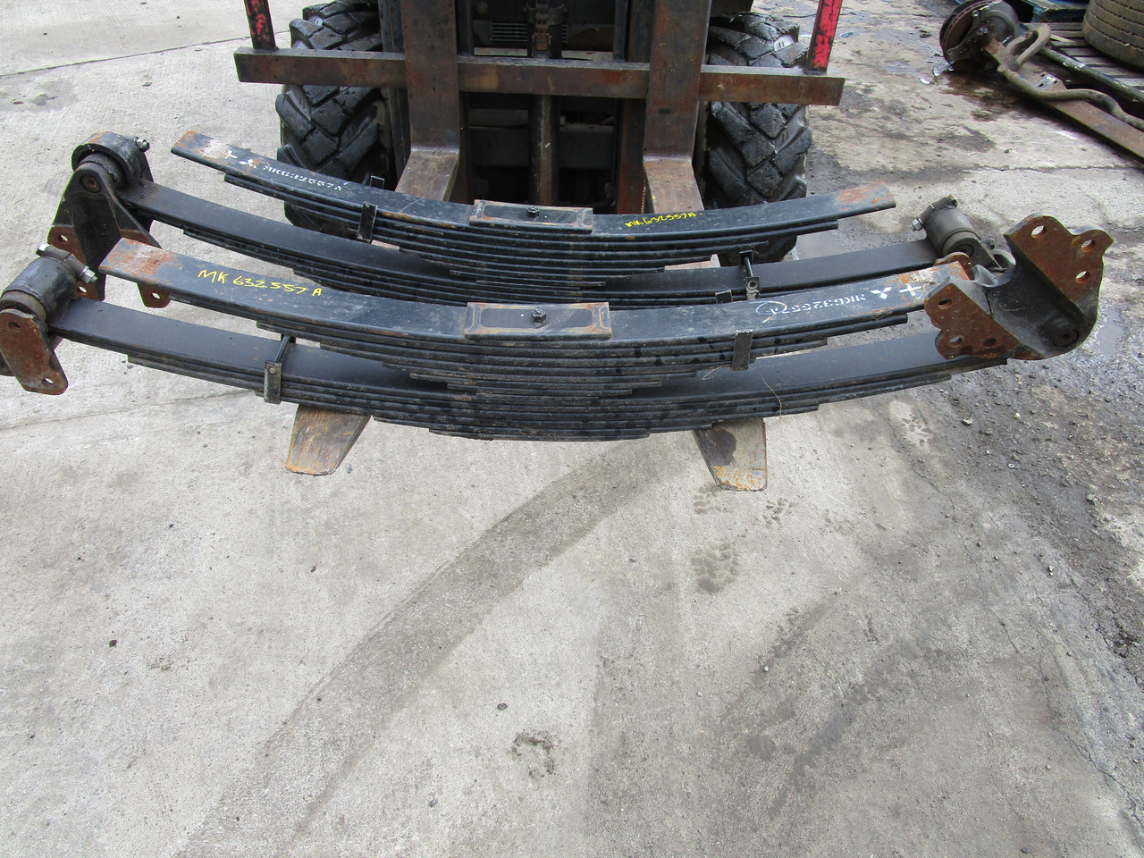 MITSUBISHI FUSO 8T REAR SPRINGS MK632557 - Ovjes za Kamion: slika MITSUBISHI FUSO 8T REAR SPRINGS MK632557 - Ovjes za Kamion MITSUBISHI FUSO 8T REAR SPRINGS MK632557 - Ovjes za Kamion: slika MITSUBISHI FUSO 8T REAR SPRINGS MK632557 - Ovjes za Kamion