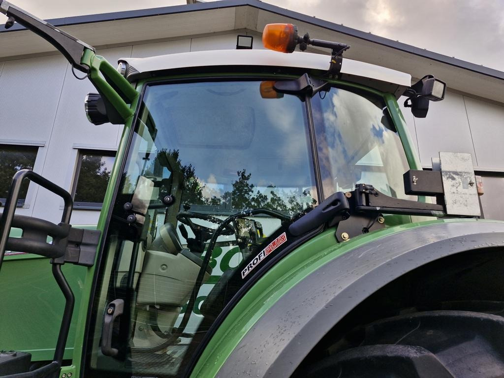 Fendt 826 VARIO PROFI PLUS - Traktor: slika Fendt 826 VARIO PROFI PLUS - Traktor Fendt 826 VARIO PROFI PLUS - Traktor: slika Fendt 826 VARIO PROFI PLUS - Traktor