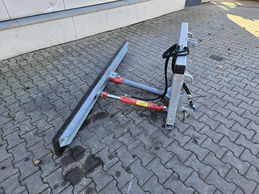 Fliegl Gummi-Schiebeschild - Prednji utovarivač za traktor: slika Fliegl Gummi-Schiebeschild - Prednji utovarivač za traktor Fliegl Gummi-Schiebeschild - Prednji utovarivač za traktor: slika Fliegl Gummi-Schiebeschild - Prednji utovarivač za traktor
