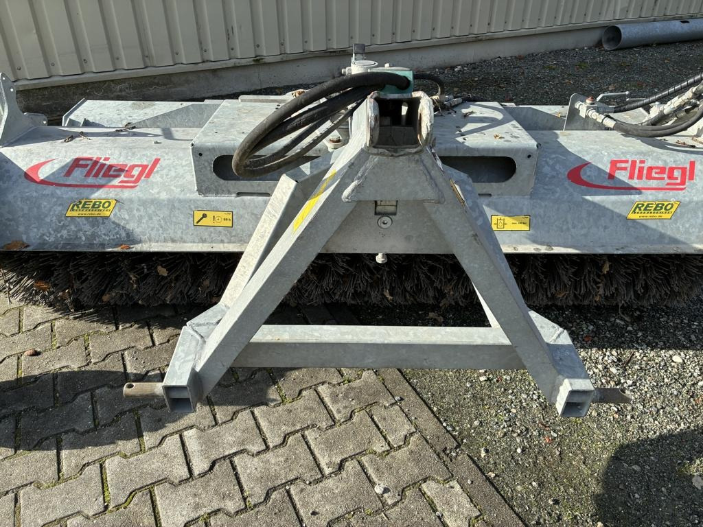 Fliegl KEH230/600 - Kosilica: slika Fliegl KEH230/600 - Kosilica Fliegl KEH230/600 - Kosilica: slika Fliegl KEH230/600 - Kosilica